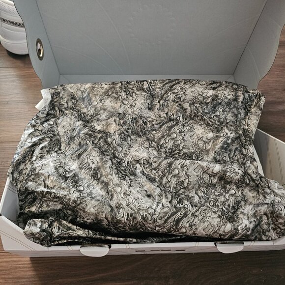 Lebron 21 Tahitian colorway - Picture 2 of 5